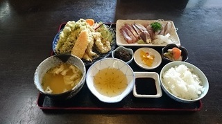 イザリCafe料理(おばちゃんたちの伊座利御前).jpg